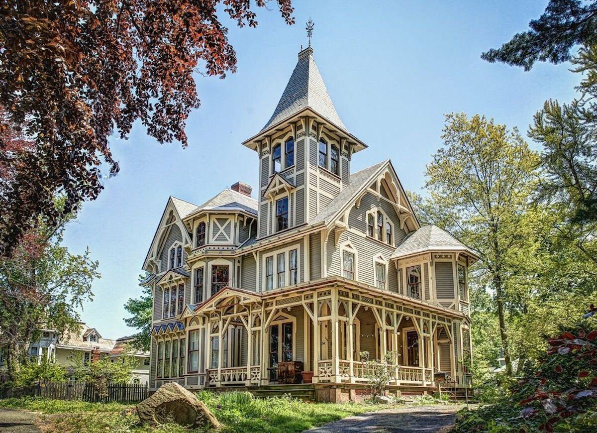 THE TOUTAVOUS HOUSE