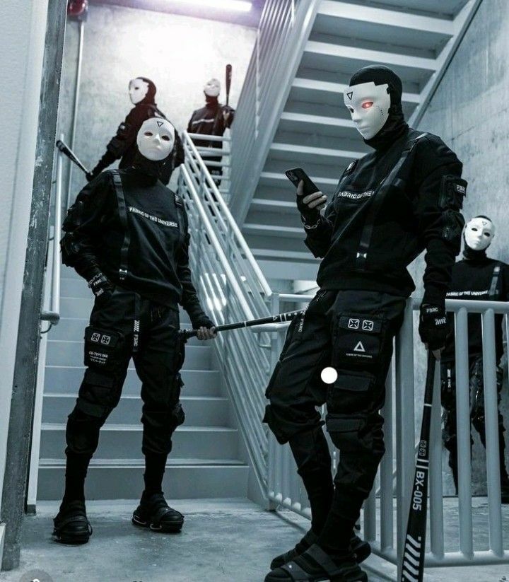 HUNTING THE KILLERS
